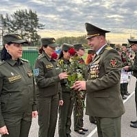  В Вооружённых Силах военнослужащие поздравили  матерей с праздником — Днём матери