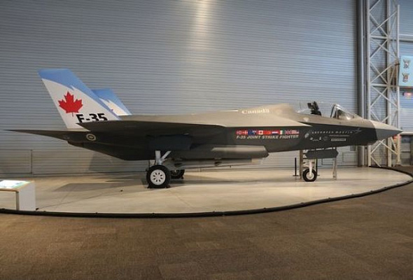 Министр: Канада скоро получит новые истребители и военные корабли