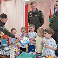Военнослужащие 50 саб приняли участие в акции «Соберём детей в школу»