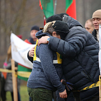 И пером и топором!