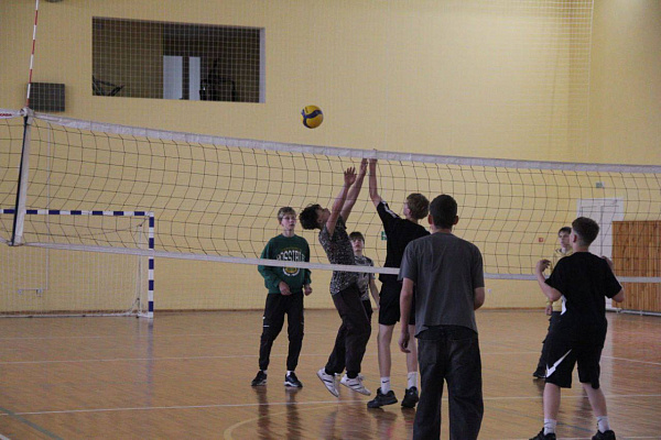 Турнир по волейболу для воспитанников военно-патриотического лагеря