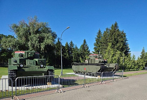 Военная ретротехника прибыла в Брестскую крепость-герой