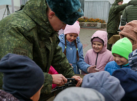 Военнослужащие в гостях у школьников