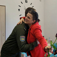 В минувшие выходные военнослужащие поздравили педагогов с профессиональным праздником