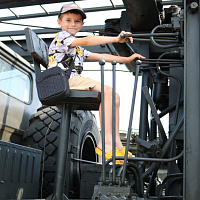 Военнослужащие 36-й дорожно-мостовой бригады устроили праздник воспитанникам Жодинского социально-педагогического центра