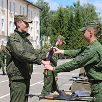 Торжественные церемонии вручения оружия и военной техники