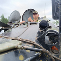 Занятия по вождению БТР-80