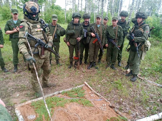 Продолжаются занятия по боевой подготовке