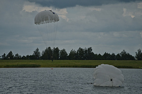 Военнослужащие в/ч 89417 совершили десантирование на воду 