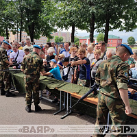 В Витебске в эти минуты широко празднуют День десантников и сил специальных операций