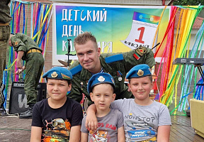 Военнослужащие 38 одшбр посетили Кобринскую детскую деревню