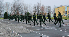 Занятия по строевой подготовке с личным составом нового пополнения 36 дмостбр