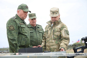 Посещение выставки вооружения и военной техники в рамках учения «Запад-2025»