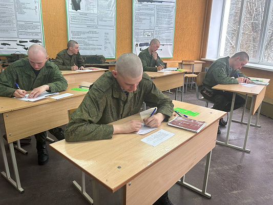 Курсанты 72 ОУЦ сдали экзамен по огневой подготовке