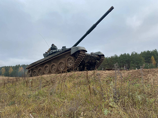  Занятия по вождению боевых машин с курсантами Военной академии