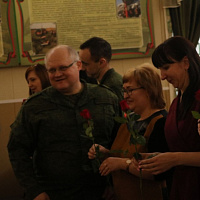 Прекрасным дамам – цветы и поздравления