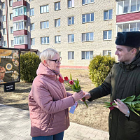 «Подари цветы женщинам»!