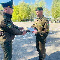 В 15 зрбр проводили в запас военнослужащих срочной службы