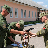 Торжественная церемония вручения вооружения, военной и специальной техники новобранцам состоялась в 557 ибр
