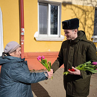 «Подари цветы женщинам»!