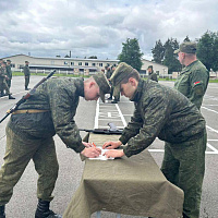 Ритуал вручения новому пополнению вооружения, военной и специальной техники в инженерном полку СЗОК