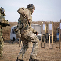 И в ход пускают пистолет