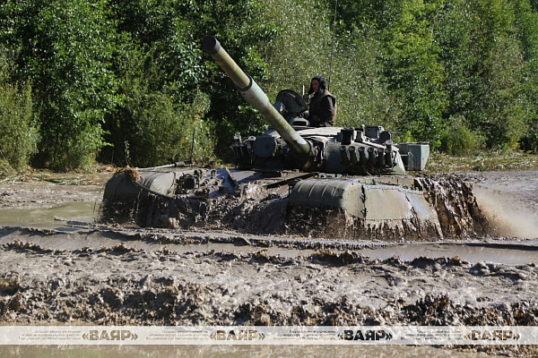 Танкисты 72 ОУЦ преодолели водную преграду