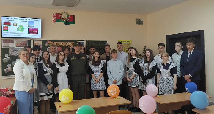 Военнослужащие 7-го инженерного полка приняли участие в торжественном мероприятии, посвященном Дню знаний