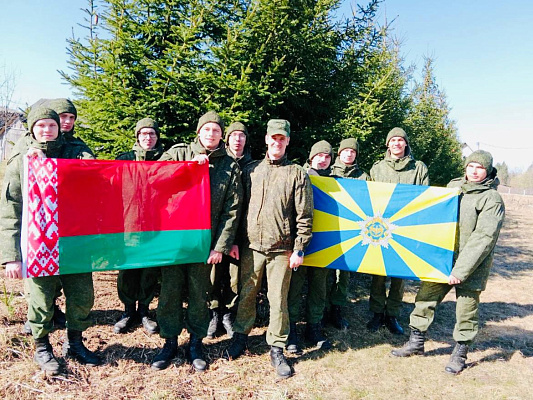 Военнослужащие 15 зрбр приняли участие в акции «Дай лесу новае жыццё!»