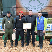 И пером и топором!