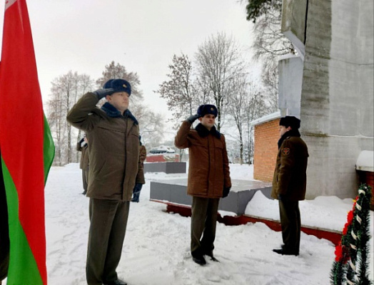 Военнослужащие присоединись к акции «Помним»	