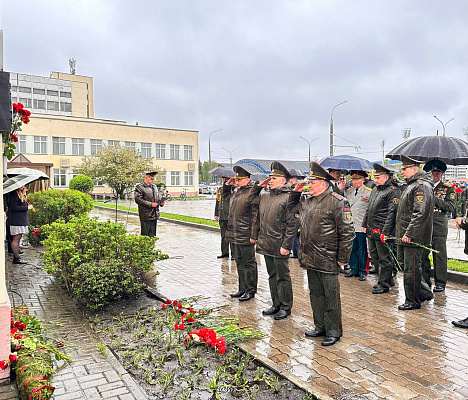 Личный состав инженерных войск почтил память воинов-сапёров