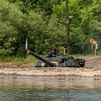 Курсанты Военной академии Республики Беларусь преодолели водную преграду