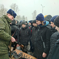 Гвардейцы подарили праздник