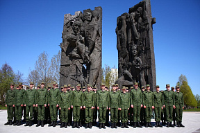 Военнослужащие посетили мемориальный комплекс «Тростенец»