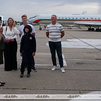 Знакомство с авиационной техникой и часы от Министра обороны: Ярослав Горелик побывал в 50 саб