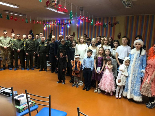 …И сияли улыбки на лицах