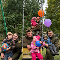 Военнослужащие 60 опс подарили детям праздник