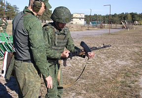 Занятие по огневой подготовке с военнослужащими подразделения РЭБ 
