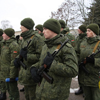 Оружие — защитникам Отечества