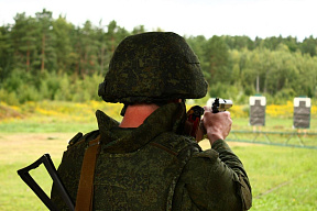 Занятия по огневой подготовке с военнослужащими Минской военной комендатуры