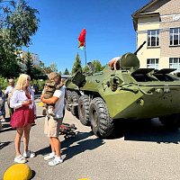 Военнослужащие 103 овдбр организовали выставку вооружения и техники
