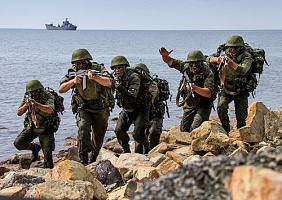 Морская пехота в рамках учений «Океанский щит» десантировалась на Чукотке
