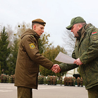 Продолжаются торжественные церемонии увольнения в запас военнослужащих срочной военной службы