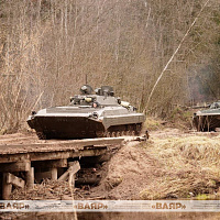 Подразделения одного из соединений войск Северо-Западного оперативного командования совершают марш в районы сосредоточения