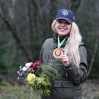 И пером и топором!