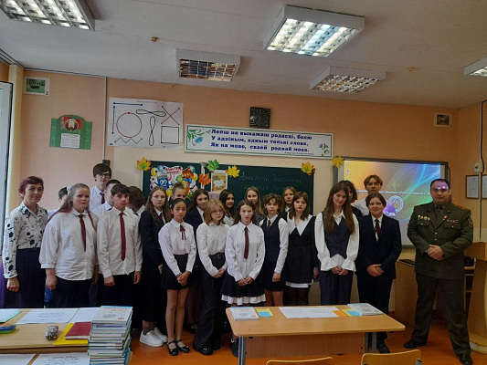 Представители Вооружённых Сил провели первый урок в новом учебном году