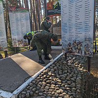 В разных уголках Беларуси военнослужащие приводят в порядок территории