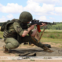 На полигоне Уручье с военнослужащими 56-го отдельного полка связи прошли занятия по огневой подготовке