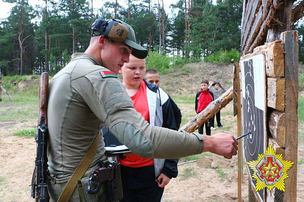 Благодаря военнослужащим процесс знакомства с армией становится увлекательным и интересным
